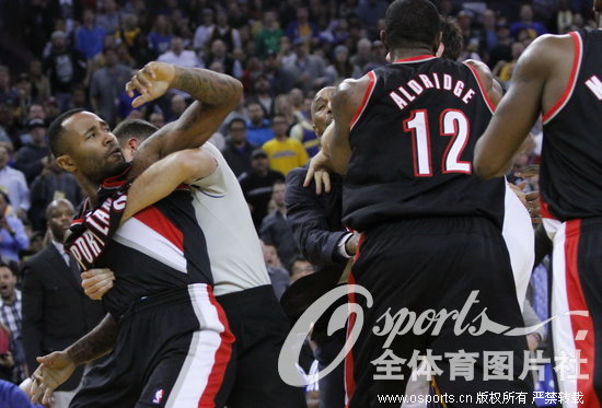  福克斯速度制霸赛场撕裂勇士防守体系