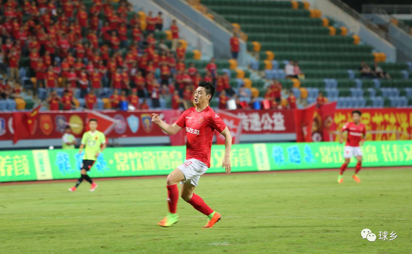  水晶宫与伯恩利展开对攻大战握手言和各取一分  